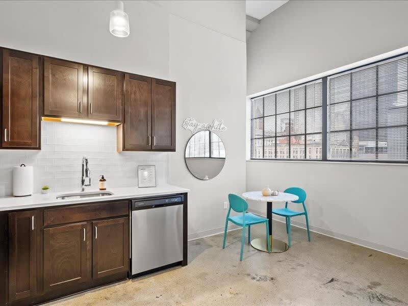 Cozysuites Stunning 1br, Downtown Apartamento